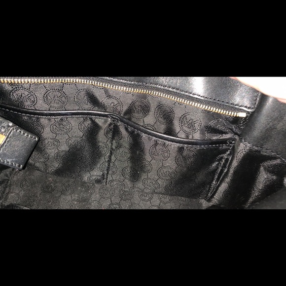 Michael kors purse - Picture 4 of 7